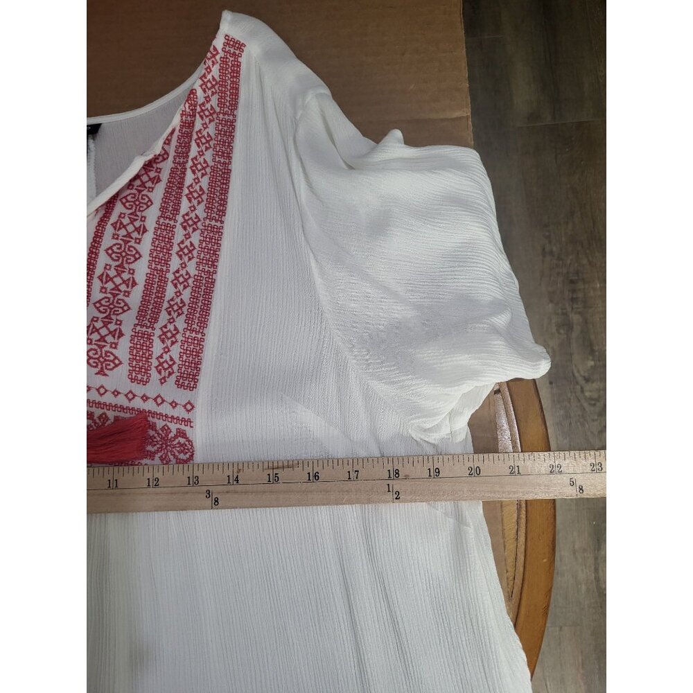 Torrid Womens SZ 2 Crinkle Peasant Boho Festival Blouse Embroidered Tassel Top - Picture 6 of 8